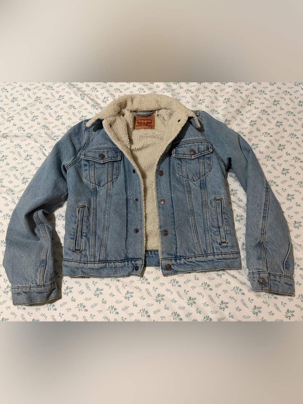 Levi's Sherpa-Lined Denim Jacket in Light Blue with Cream Sherpa